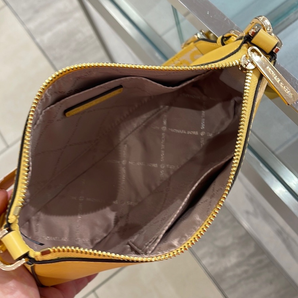 MICHAEL KORS JET SET TRAVEL SMALL SHOULDER CROSSBODY BAG WITH TECH ATTCH AIRPOD - Picture 13 of 16